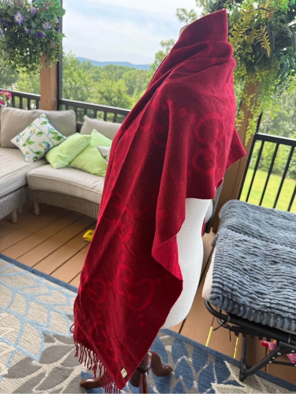Gucci Red GG Logo Wool Scarf with Fringe - Picture 4 of 6